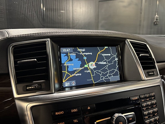 Mercedes-Benz GL350 17 of 27
