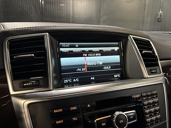 Mercedes-Benz GL350 14 of 27