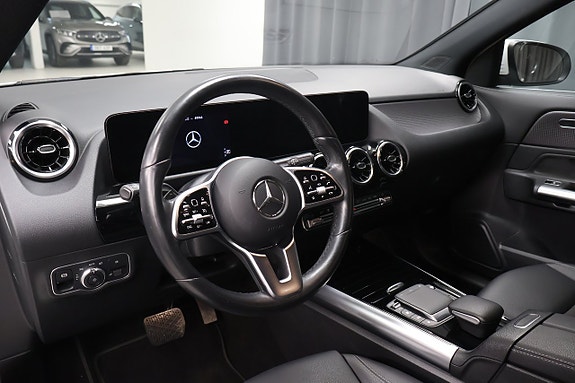 Mercedes-Benz GLA 180 13 of 19