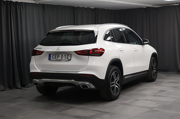 Mercedes-Benz GLA 180 2 of 19