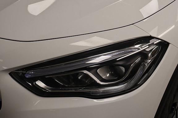 Mercedes-Benz GLA 180 9 of 19