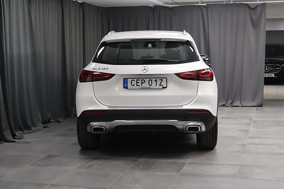 Mercedes-Benz GLA 180 5 of 19