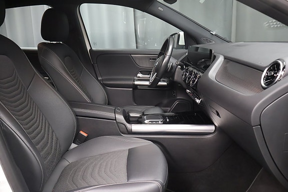 Mercedes-Benz GLA 180 11 of 19