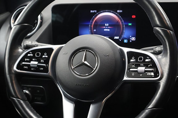 Mercedes-Benz GLA 180 15 of 19