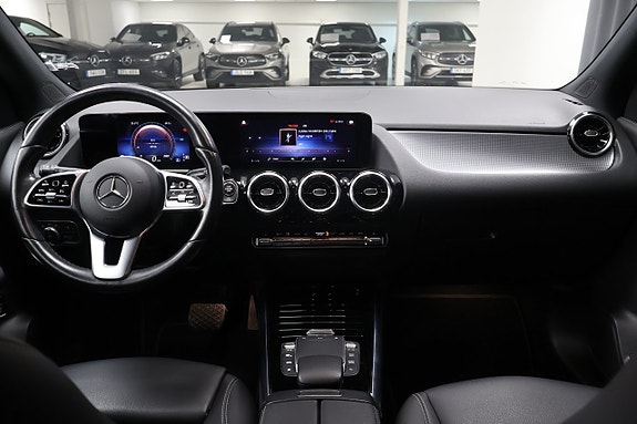 Mercedes-Benz GLA 180 14 of 19