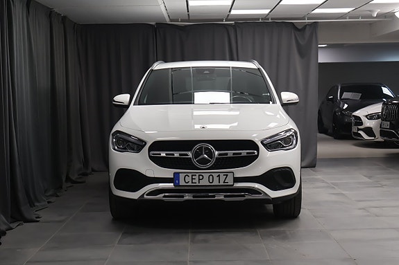 Mercedes-Benz GLA 180 4 of 19