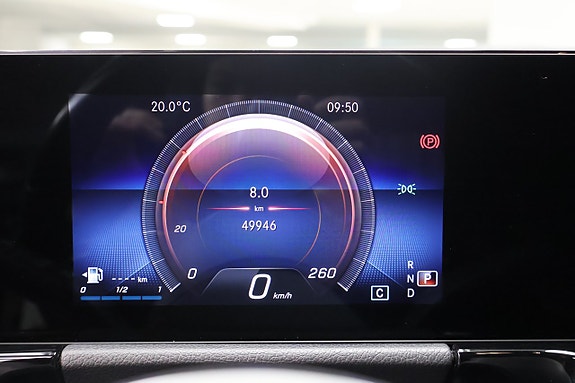 Mercedes-Benz GLA 180 16 of 19