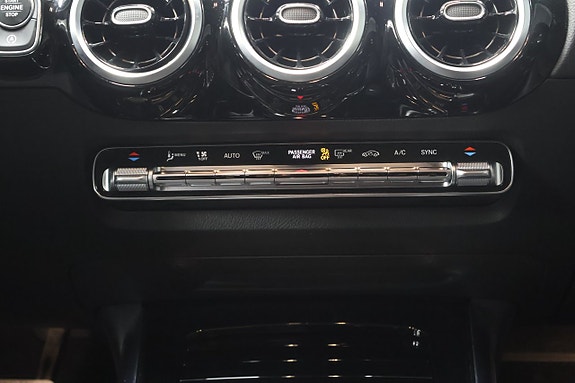 Mercedes-Benz GLA 180 19 of 19