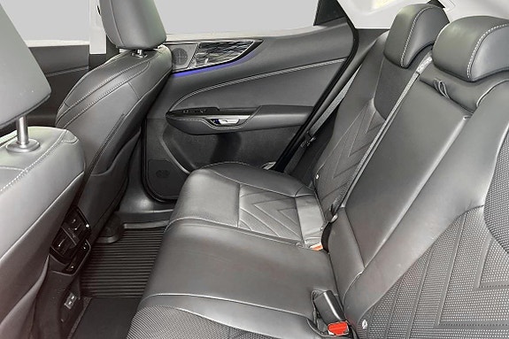 Lexus NX450h+ 8 of 10