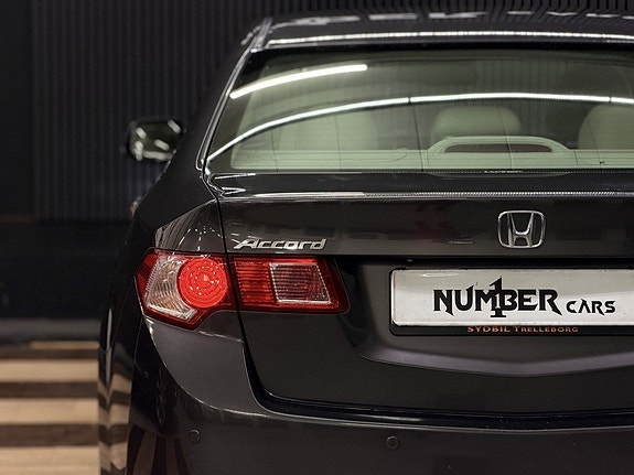 Honda Accord 10 of 23