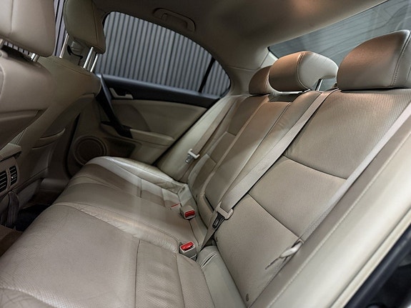 Honda Accord 11 of 23