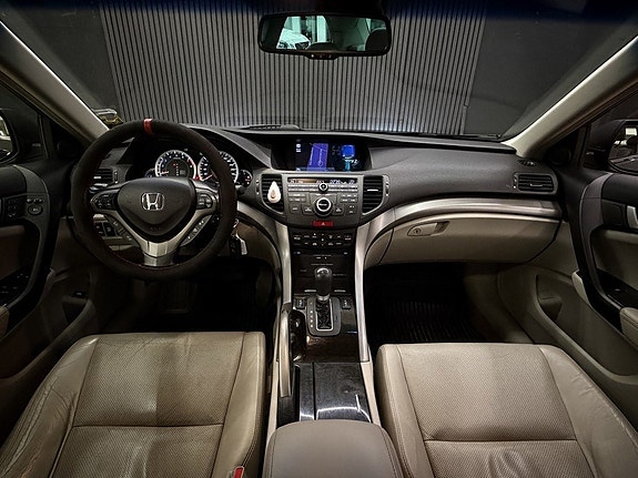 Honda Accord 16 of 23