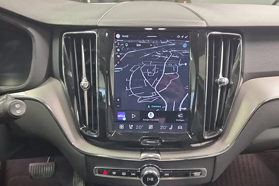 Volvo XC60 15 of 23