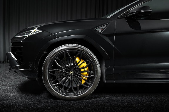 Lamborghini Urus 6 of 21