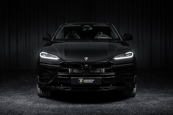 Lamborghini Urus 2 of 21