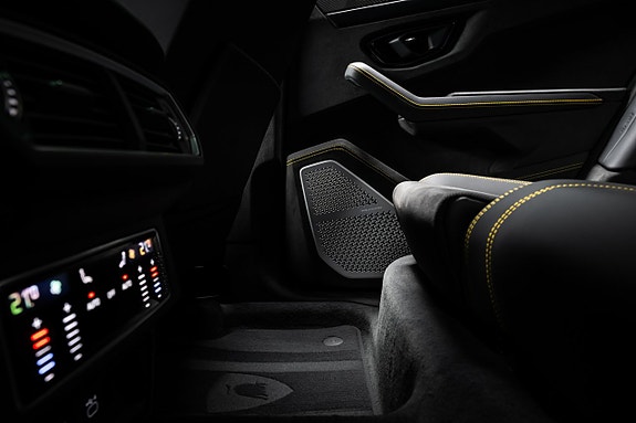 Lamborghini Urus 21 of 21