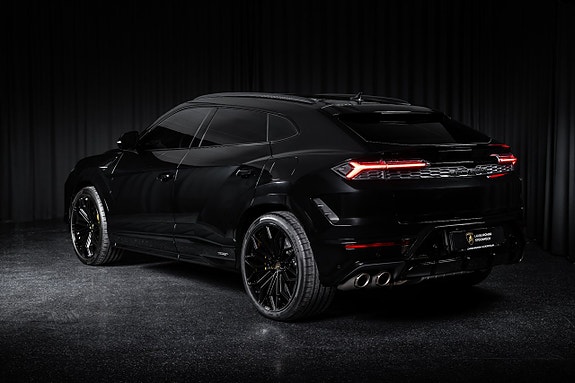 Lamborghini Urus 8 of 21