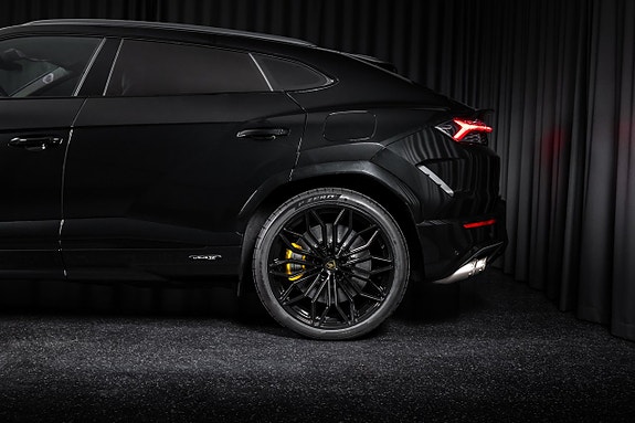 Lamborghini Urus 7 of 21