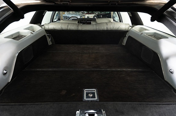 Cadillac Fleetwood Brougham 14 of 21