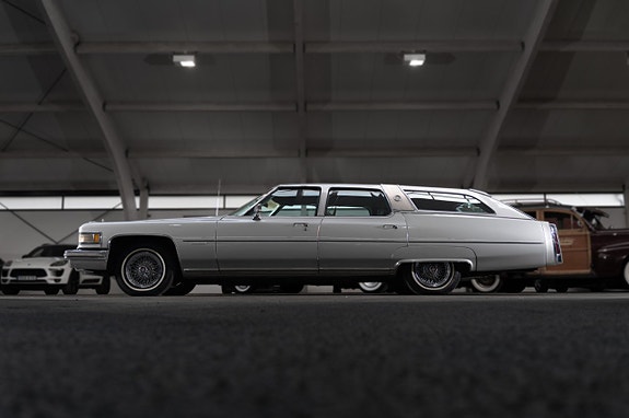 Cadillac Fleetwood Brougham 3 of 21