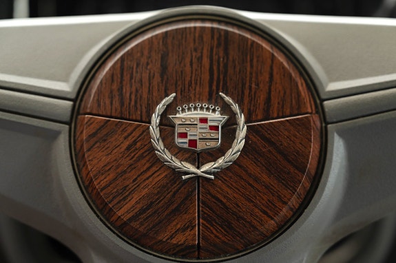 Cadillac Fleetwood Brougham 13 of 21