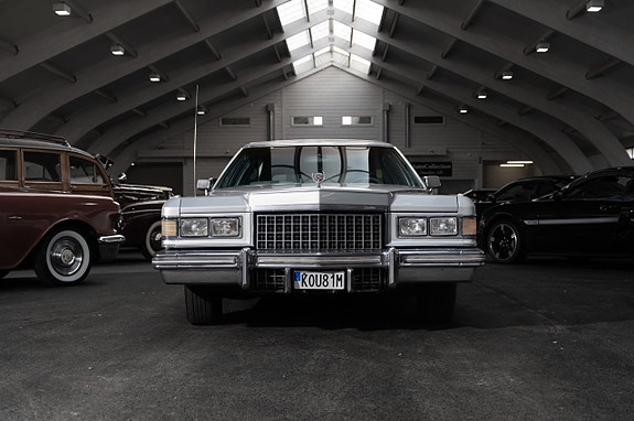 Cadillac Fleetwood Brougham 4 of 21