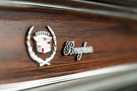 Cadillac Fleetwood Brougham 9 of 21
