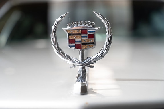 Cadillac Fleetwood Brougham 7 of 21