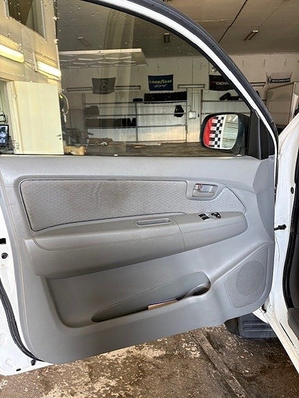 Toyota HiLux 9 of 12