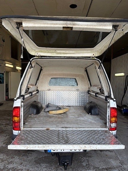 Toyota HiLux 5 of 12