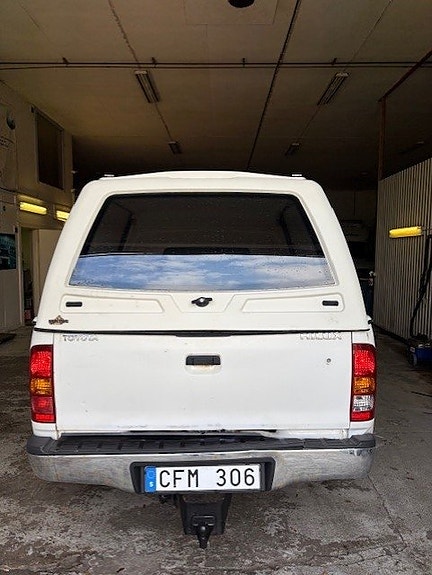 Toyota HiLux 4 of 12