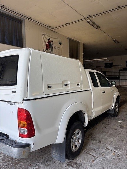 Toyota HiLux 3 of 12