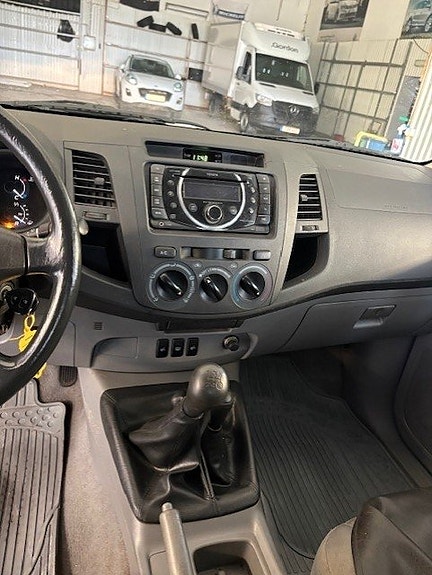 Toyota HiLux 11 of 12