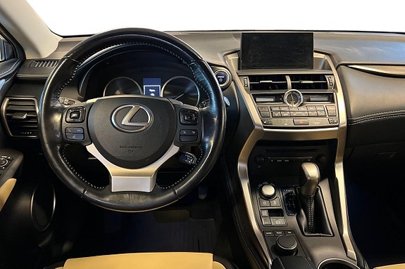 Lexus NX300h 12 of 22