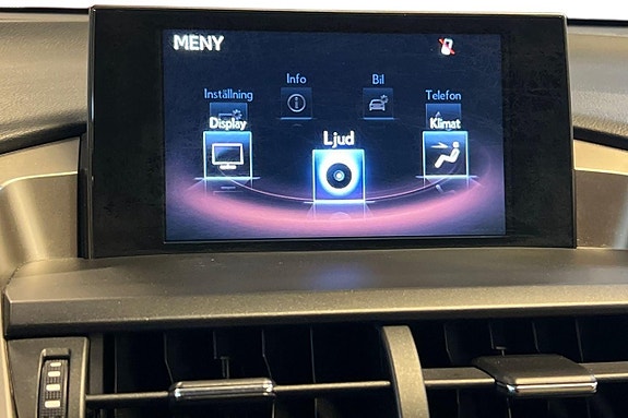 Lexus NX300h 14 of 22