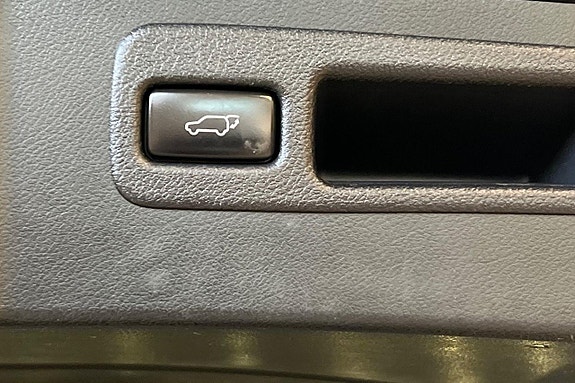Lexus NX300h 22 of 22