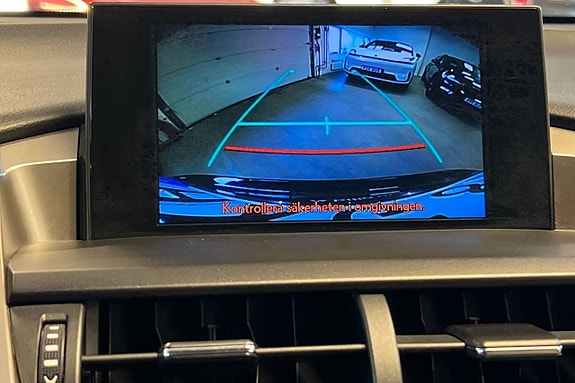 Lexus NX300h 15 of 22