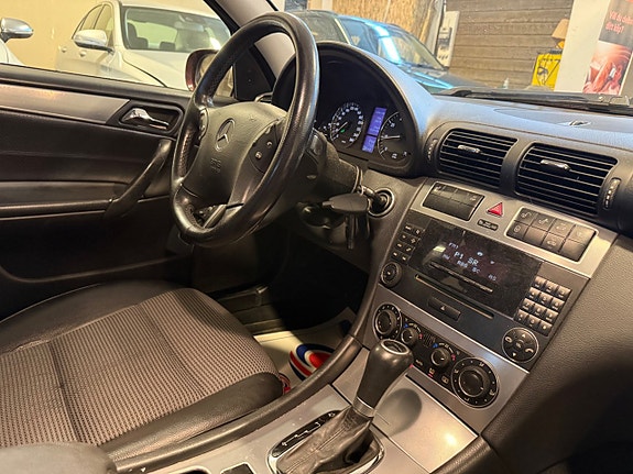 Mercedes-Benz C280 9 of 12