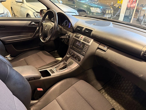 Mercedes-Benz C280 8 of 12