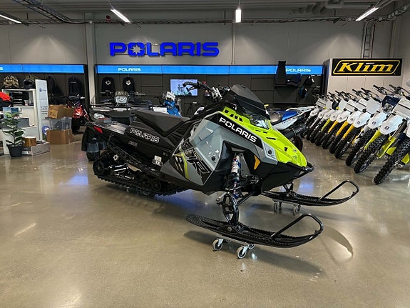 Polaris INDY XCR 9R 136" 7S El-start 2 of 4
