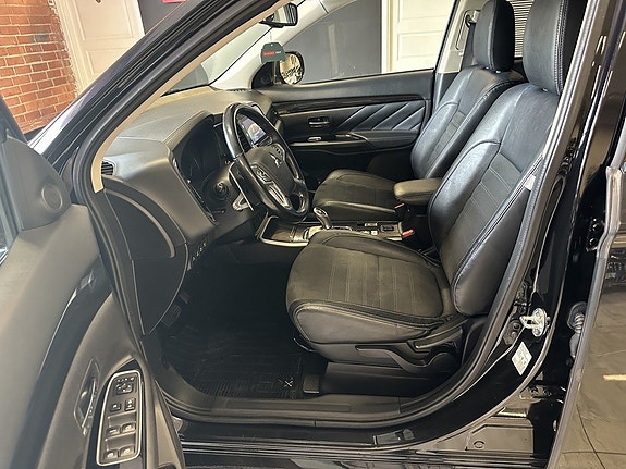 Mitsubishi Outlander 17 of 23