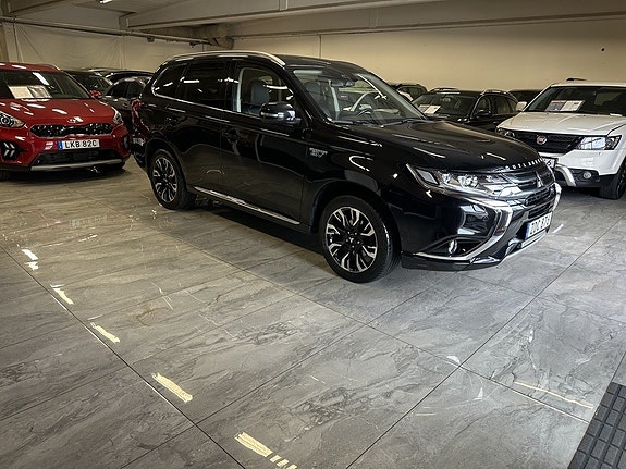 Mitsubishi Outlander 2 of 23