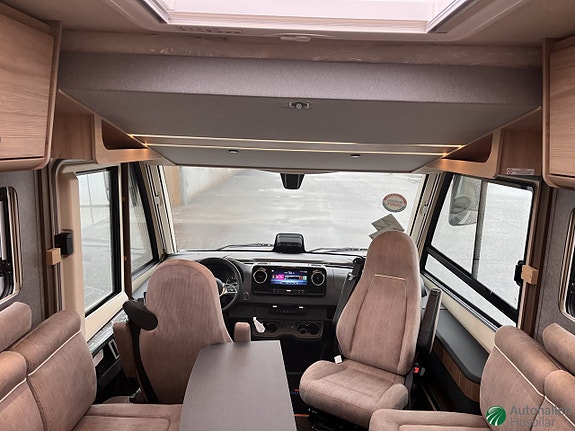 Eura Mobil Integra Line 726 EF Mercedes GT / Långbäddar 6 of 16