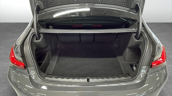BMW 320 10 of 12