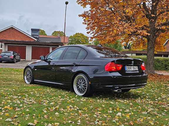 BMW 320d 2 of 10