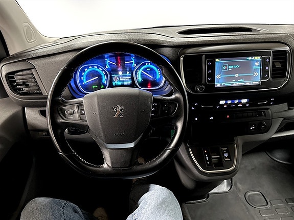 Peugeot e-Expert 9 of 17