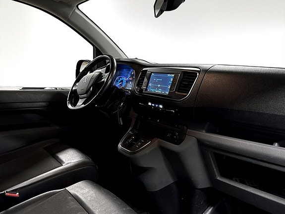 Peugeot e-Expert 15 of 17
