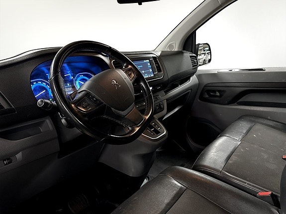 Peugeot e-Expert 8 of 17