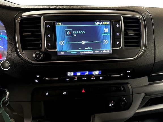 Peugeot e-Expert 13 of 17