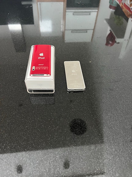 Apple iPod portabel musikspelare 8 GB röd